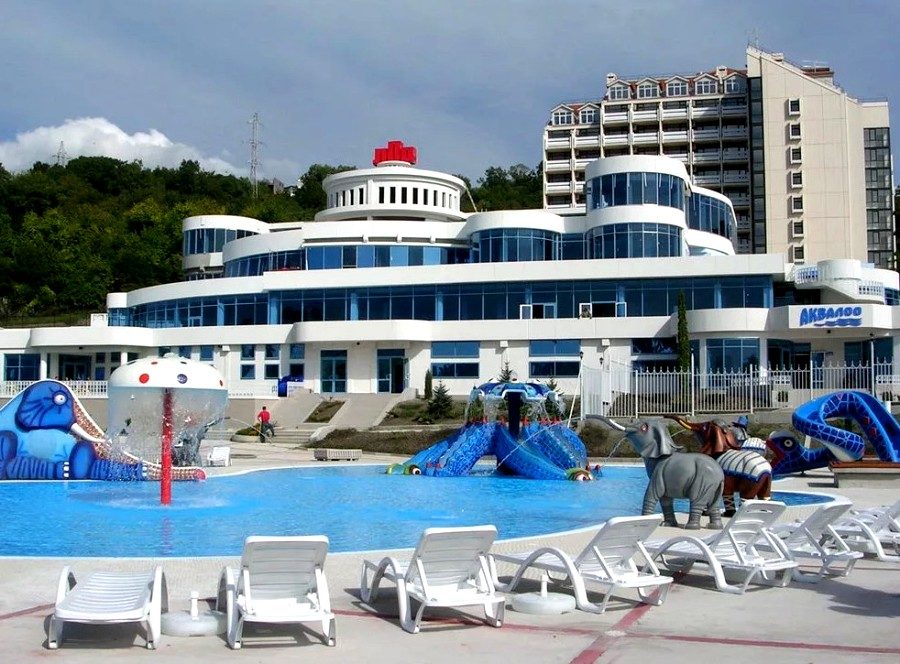 Кровля аквакомплекса, пос. Лоо